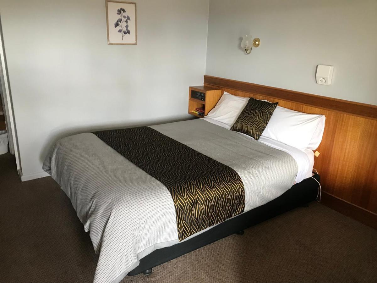 County Lodge Motor Inn West Wyalong Ngoại thất bức ảnh