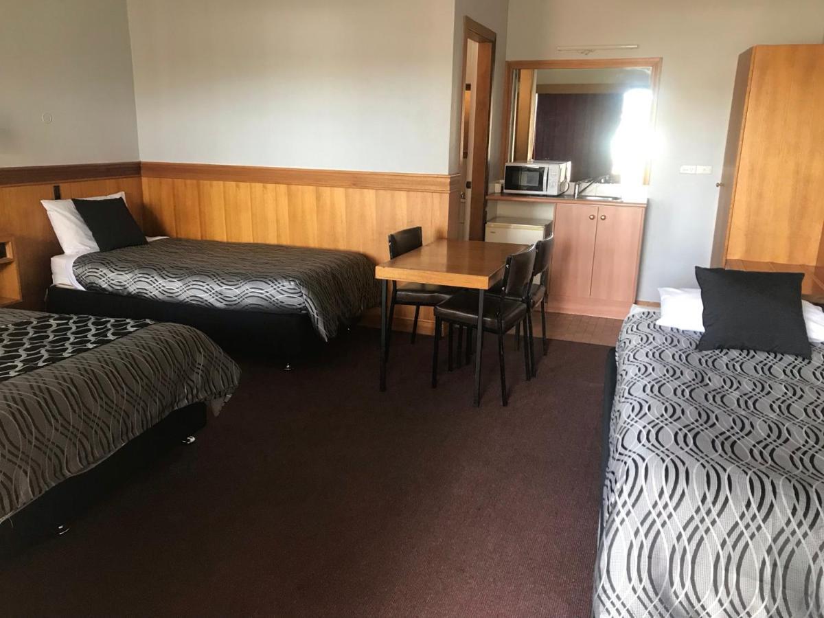 County Lodge Motor Inn West Wyalong Ngoại thất bức ảnh