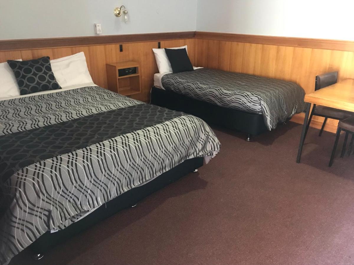 County Lodge Motor Inn West Wyalong Ngoại thất bức ảnh