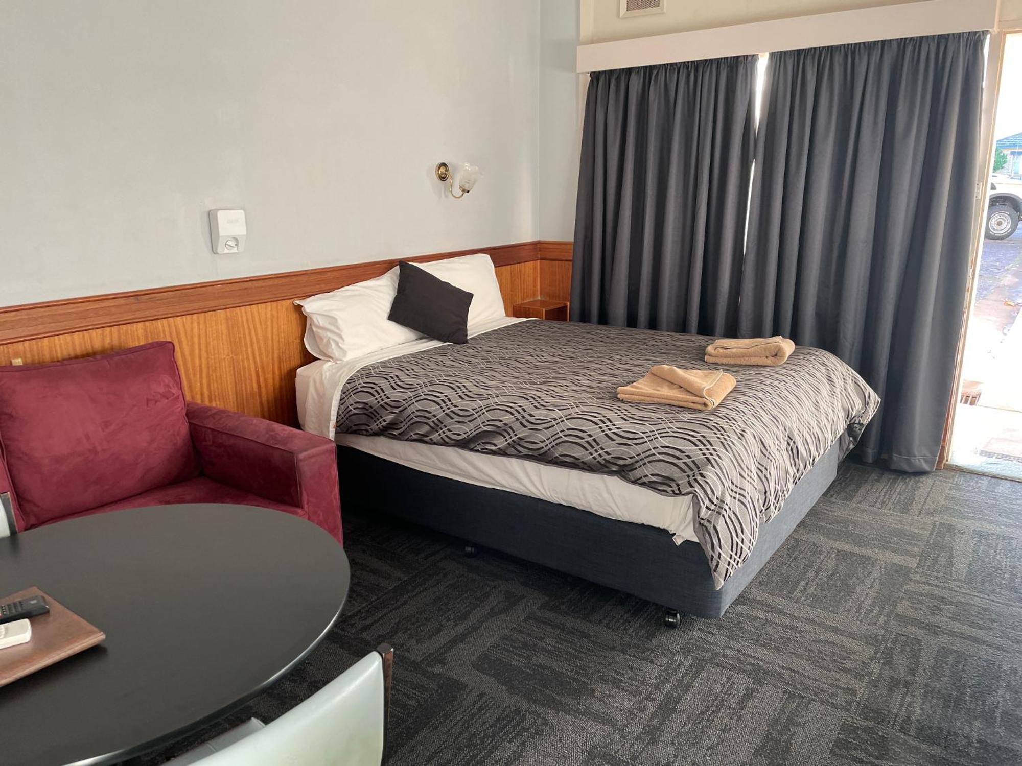 County Lodge Motor Inn West Wyalong Ngoại thất bức ảnh