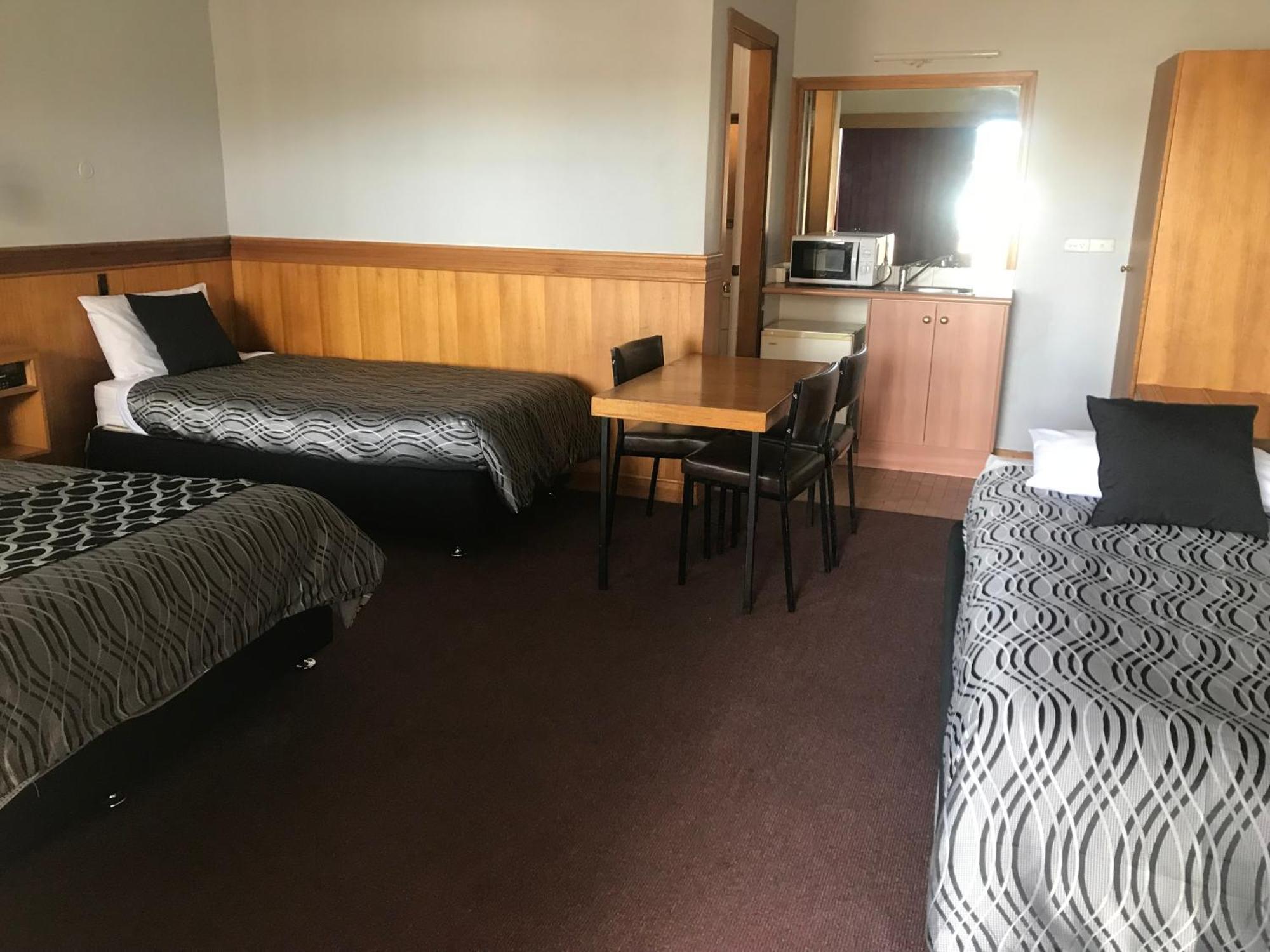 County Lodge Motor Inn West Wyalong Ngoại thất bức ảnh