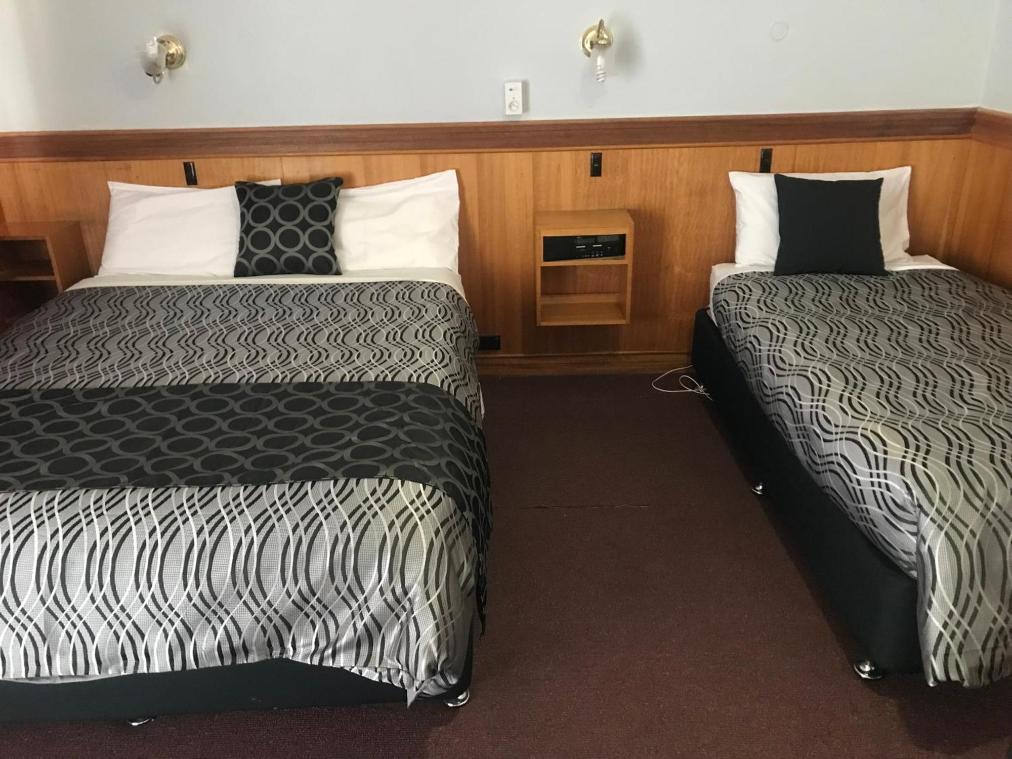 County Lodge Motor Inn West Wyalong Ngoại thất bức ảnh
