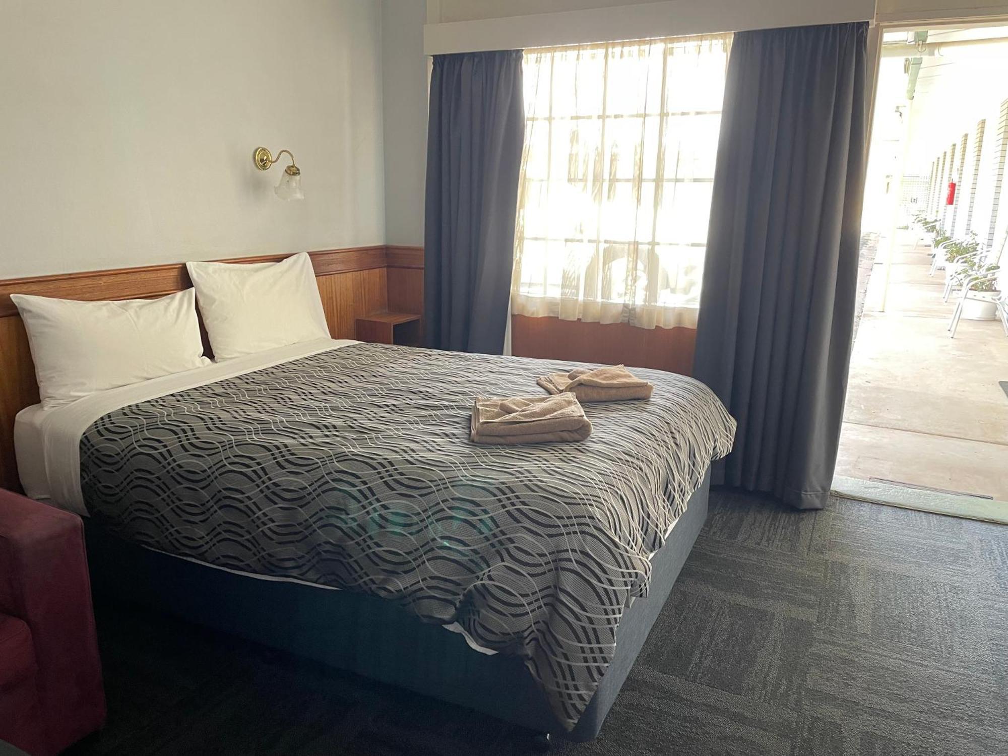 County Lodge Motor Inn West Wyalong Ngoại thất bức ảnh