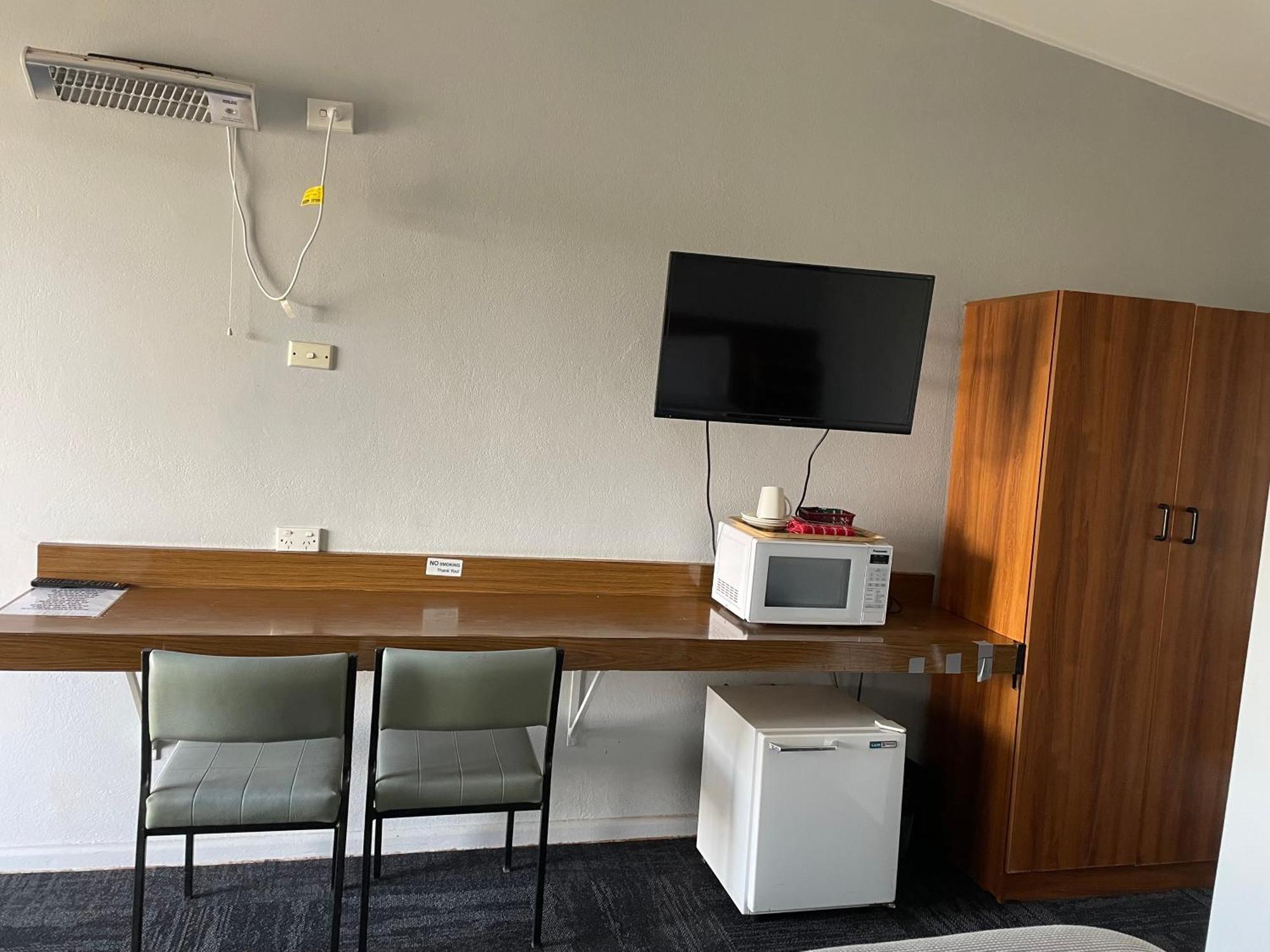 County Lodge Motor Inn West Wyalong Ngoại thất bức ảnh