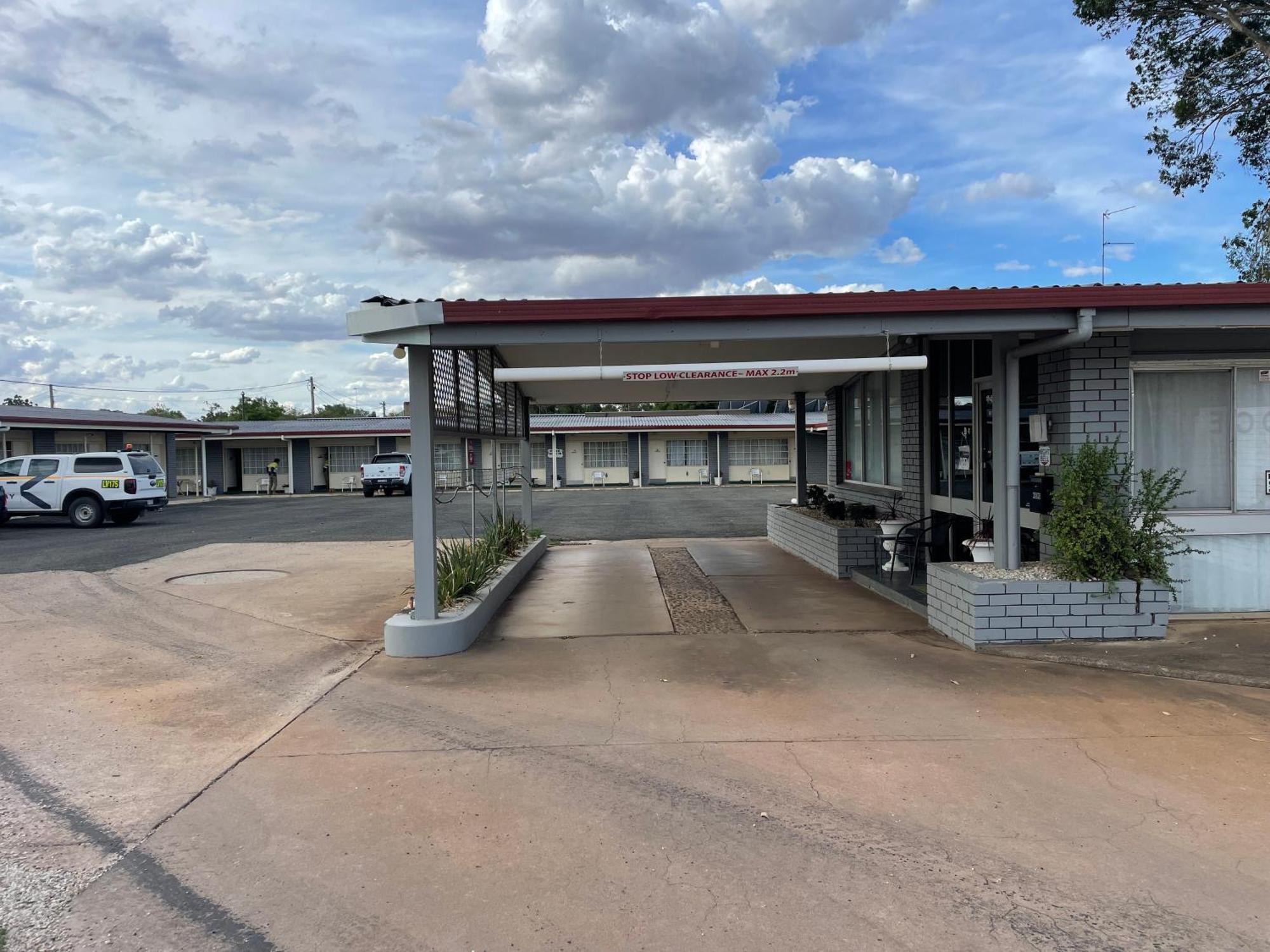 County Lodge Motor Inn West Wyalong Ngoại thất bức ảnh