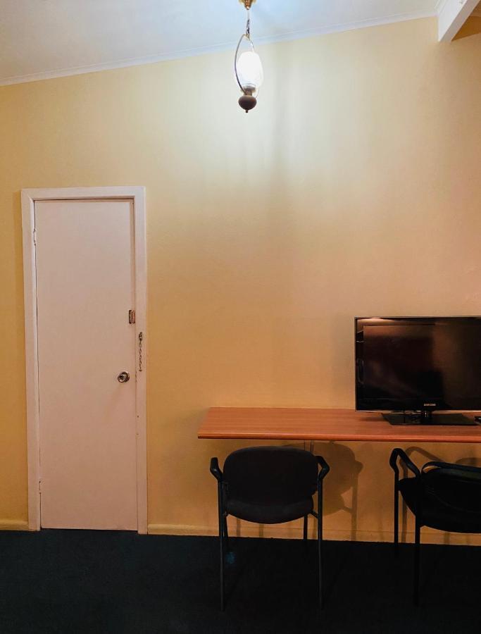 County Lodge Motor Inn West Wyalong Ngoại thất bức ảnh